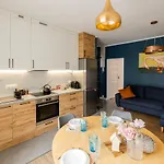 Apartment Pod Skrzydlami - Centrum - 24h